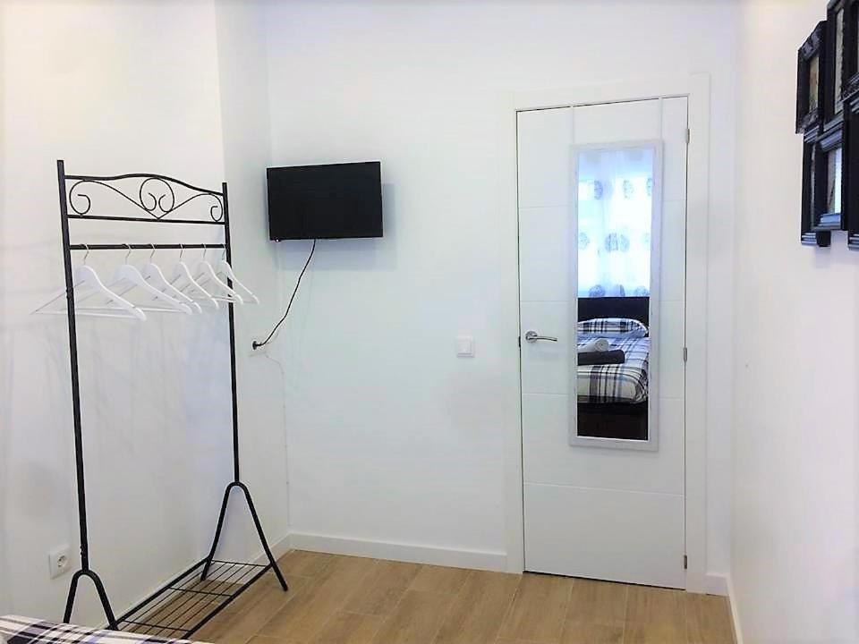 Cozy 3 Bed Apartment In The Heart Of لقنت المظهر الخارجي الصورة